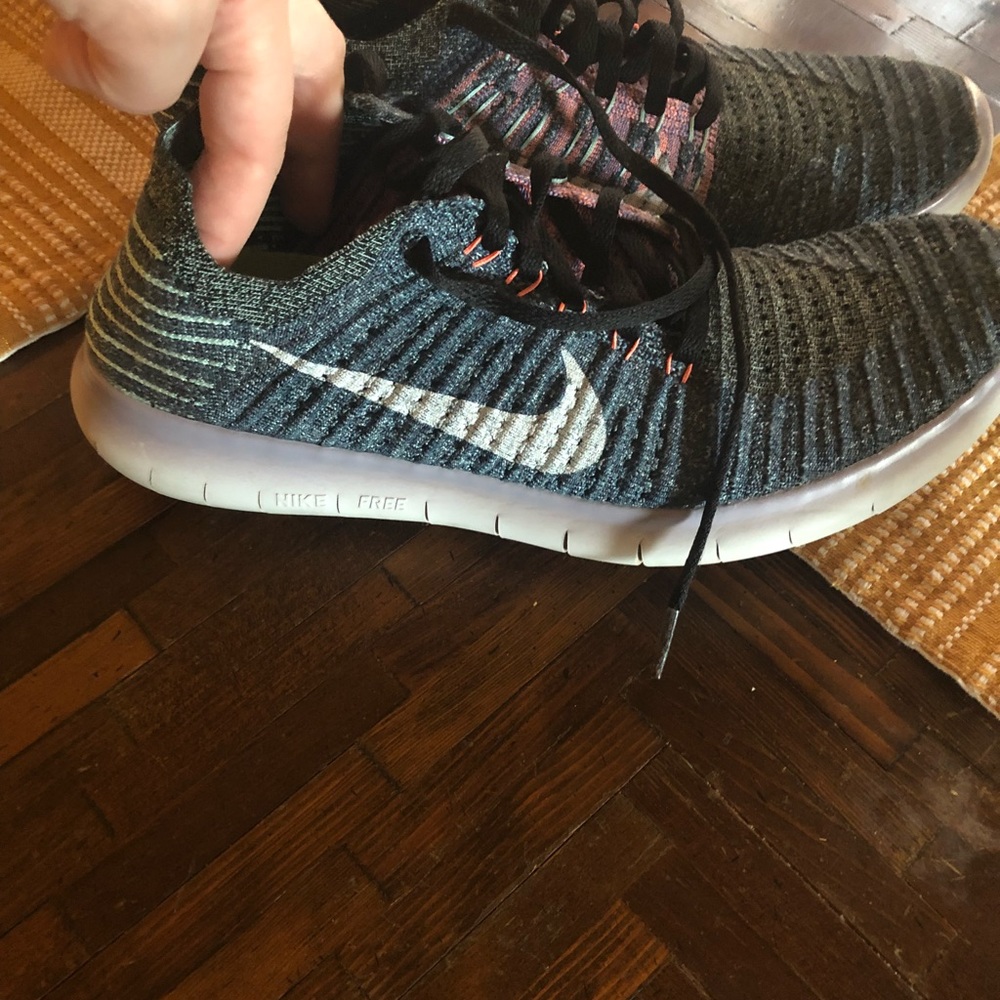 Nike flyknit shoes Sz 10. Good condition